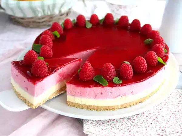 Recept Fehér csokoládés málnás bavarois (lépések és videó)