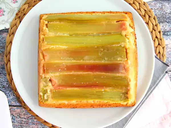 Recept Rebarbara fejjel lefelé torta