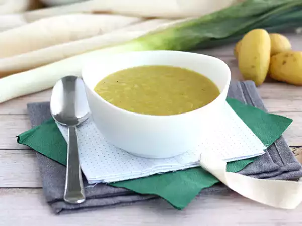 Recept Gyors és egyszerű póréhagyma és burgonyaleves