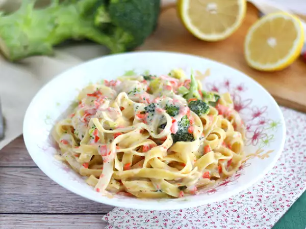 Recept Egy lábas tészta - tagliatelle lazaccal és brokkolival