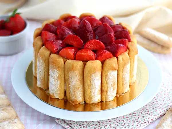 Recept Gyors és egyszerű epres sütemény