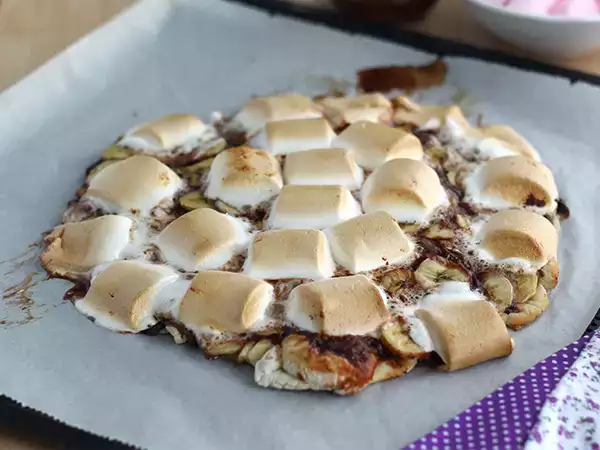 Recept Édes banán és csokoládé pizza