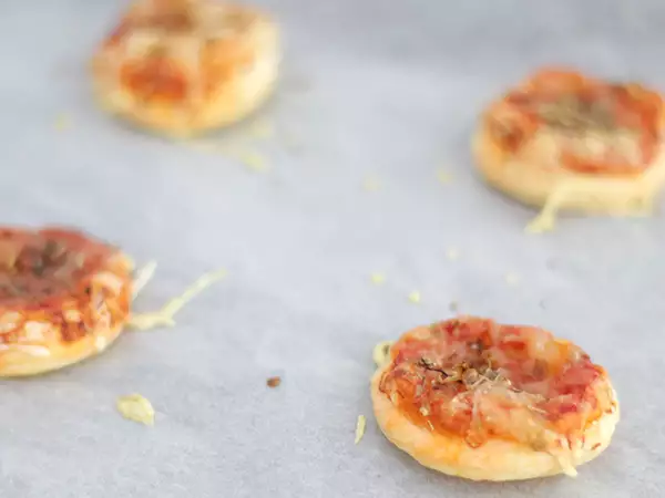 Recept Mini pizzák leveles tésztával