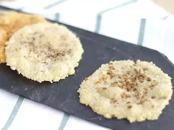 Recept Parmezán chips fűszerekkel és fűszerekkel