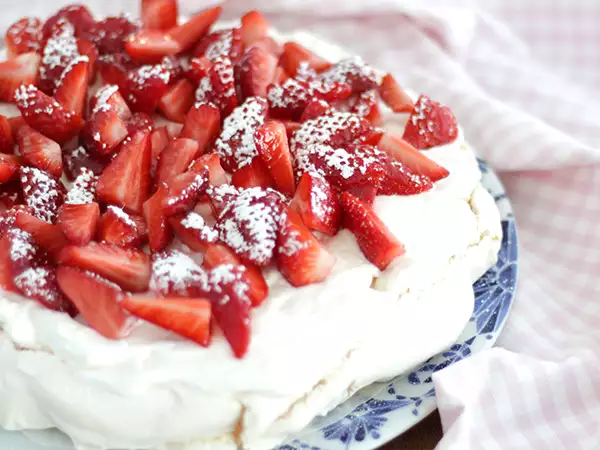 Recept Egyszerű eper pavlova