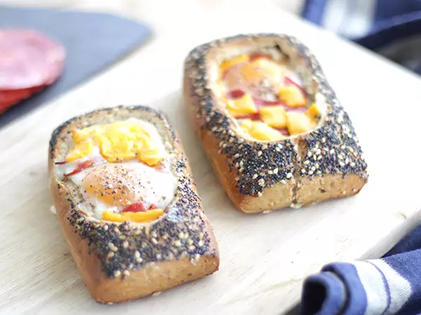 Recept Tojásos csónakok chorizóval és sajttal