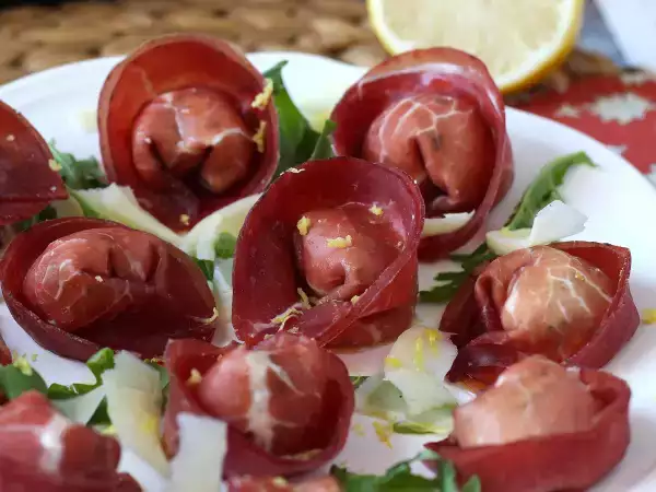 Recept Tortelloni di bresaola töltött rukkolával és ricotta sajttal: finom és 10 perc alatt kész!