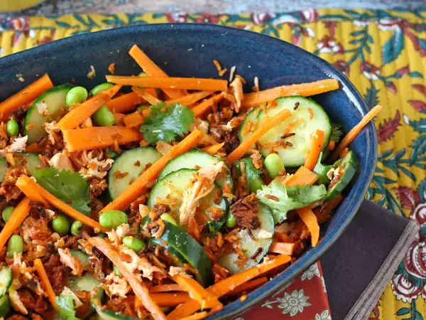 Recept Ropogós, fűszeres lazacos ropogós rizssaláta!