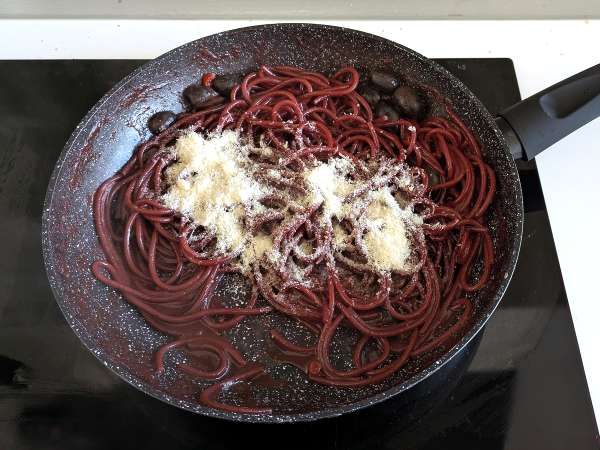 Spaghetti alla fuoco di bacco: vörösboros tészta, hogy valami különlegeset hozzon az asztalra - Előkészítés lépés 5