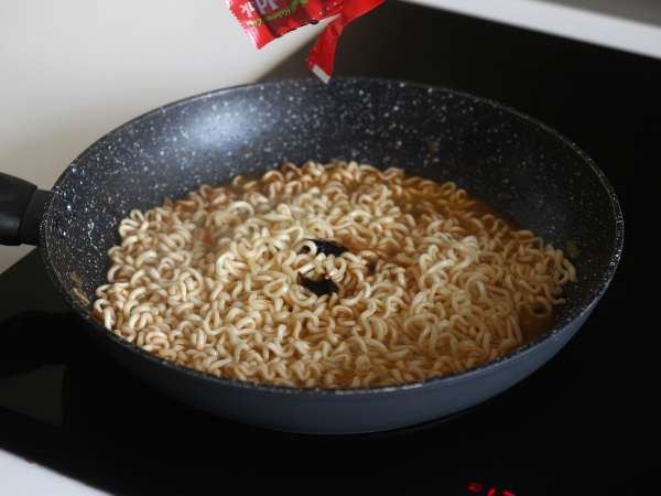 Hogyan kell főzni buldak habanero lime tésztát, recept pácolt csirkével! - Előkészítés lépés 11