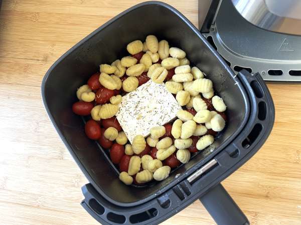 Sült feta gnocchi Airfryerrel, egy szuper gyors étel cseresznyeparadicsommal és fetával! - Előkészítés lépés 2