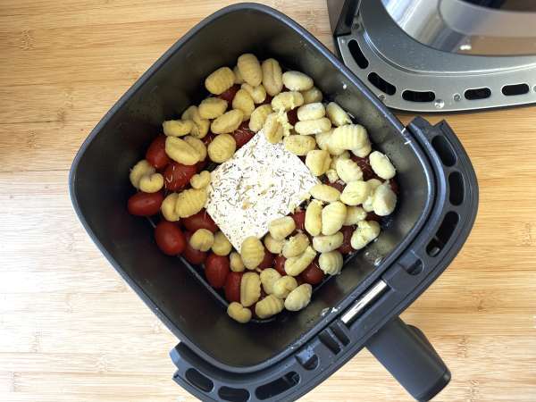 Sült feta gnocchi Airfryerrel, egy szuper gyors étel cseresznyeparadicsommal és fetával! - Előkészítés lépés 3