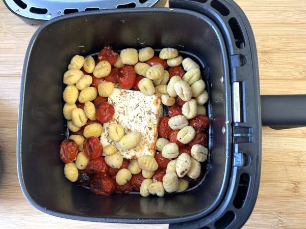 Sült feta gnocchi Airfryerrel, egy szuper gyors étel cseresznyeparadicsommal és fetával! - Előkészítés lépés 4