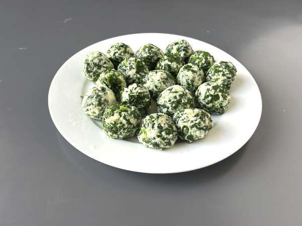 Spenót és ricotta malfatti, az egyszerű, gyúrás nélküli házi tészta receptje - Előkészítés lépés 6