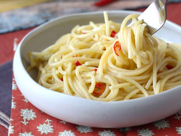 Spagetti aglio, olio e peperoncino: az olasz hagyományok utolsó pillanatban elkészített étele - Előkészítés lépés 8