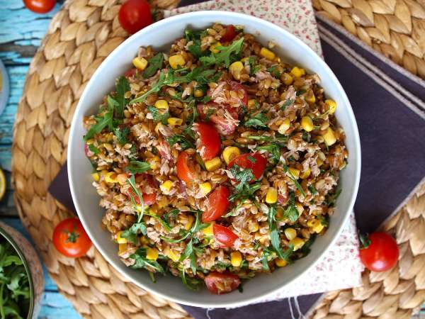 Tönkölybúza és tonhal saláta: könnyű, ízletes és egész évben tökéletes recept - Előkészítés lépés 6