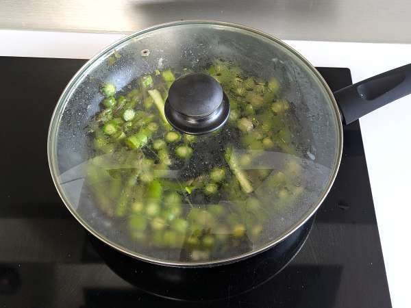 Krémes spárga és szalonna tészta: egyszerű és ízletes recept - Előkészítés lépés 3