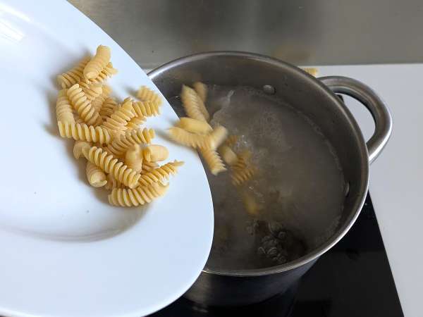Krémes spárga és szalonna tészta: egyszerű és ízletes recept - Előkészítés lépés 6