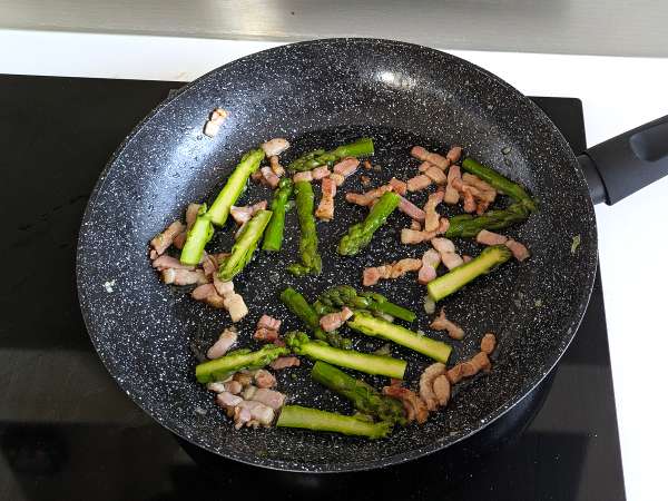 Krémes spárga és szalonna tészta: egyszerű és ízletes recept - Előkészítés lépés 7