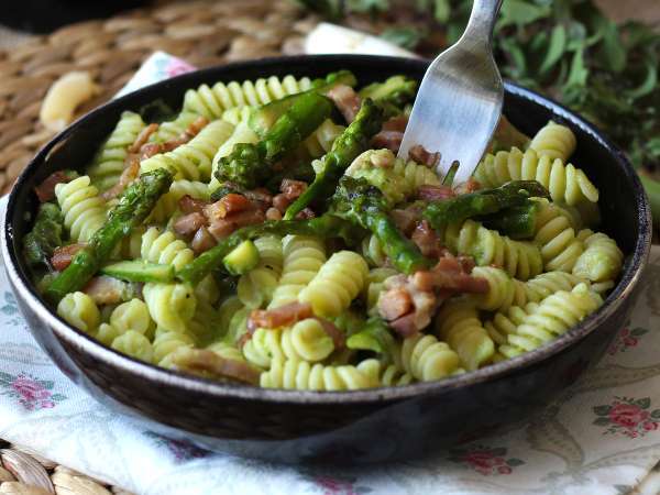 Krémes spárga és szalonna tészta: egyszerű és ízletes recept - Előkészítés lépés 10