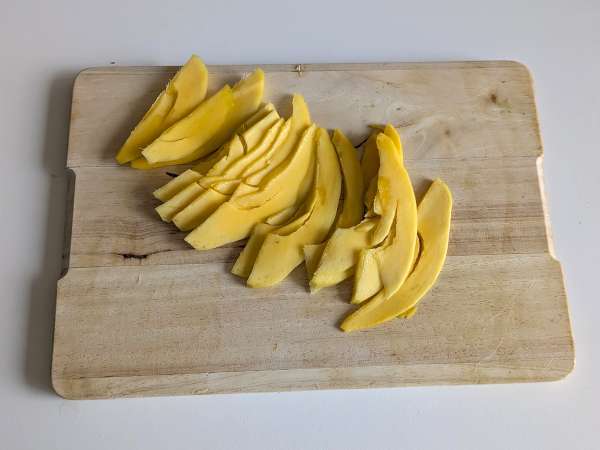 Avokádó pirítós mangóval és lime-mal: friss, gyors és ízletes recept - Előkészítés lépés 1