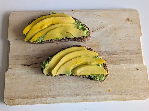 Avokádó pirítós mangóval és lime-mal: friss, gyors és ízletes recept - Előkészítés lépés 4