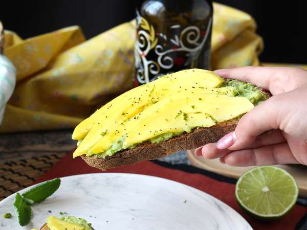 Avokádó pirítós mangóval és lime-mal: friss, gyors és ízletes recept - Előkészítés lépés 5