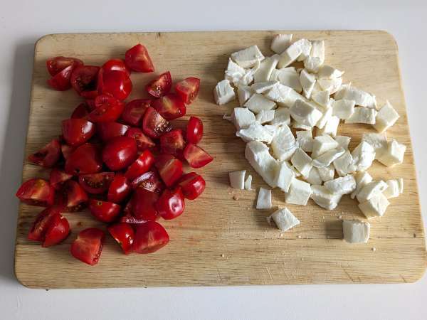 Hideg tészta rukkola pestóval, cseresznyeparadicsommal és mozzarellával: a friss és gyors nyári recept - Előkészítés lépés 5