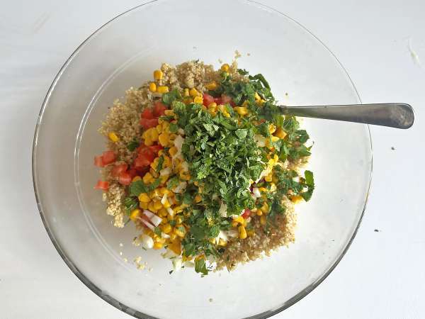 Quinoa saláta tabbouleh ízesítéssel: Káposzta: Frissítő és még egészségesebb - Előkészítés lépés 4