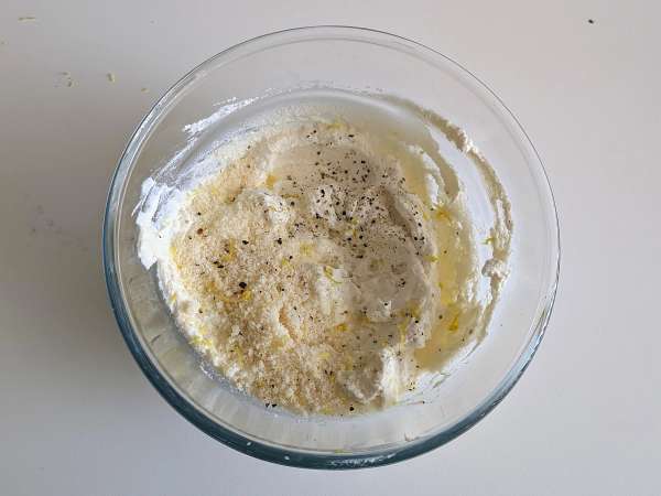 Tortelloni di bresaola töltött rukkolával és ricotta sajttal: finom és 10 perc alatt kész! - Előkészítés lépés 2