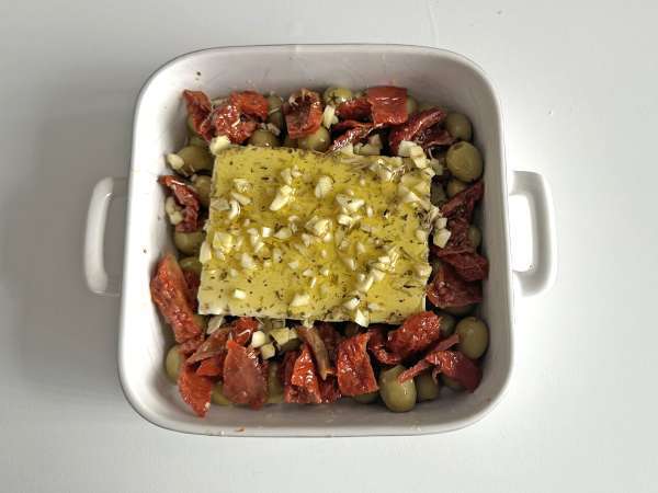 Sült feta szárított paradicsommal és olajbogyóval, mediterrán stílusban - Előkészítés lépés 3