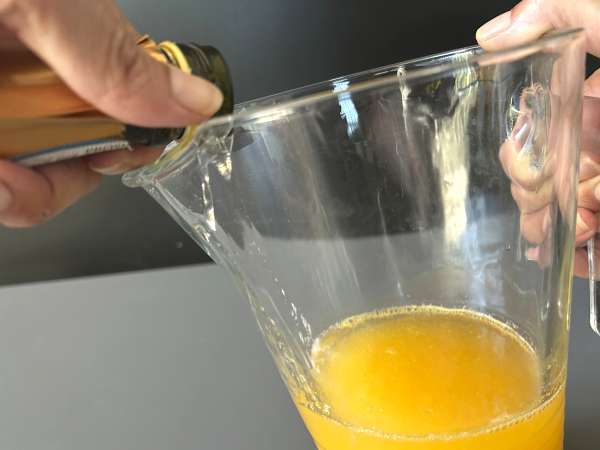 Agua de Valencia, a mediterrán koktél kavával és naranccsal, amelyet otthon is elkészíthet. - Előkészítés lépés 4