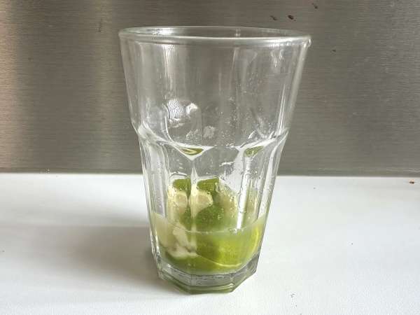 Citromos Caipirinha: a könnyen elkészíthető brazil ital koktélkeverő nélkül - Előkészítés lépés 4