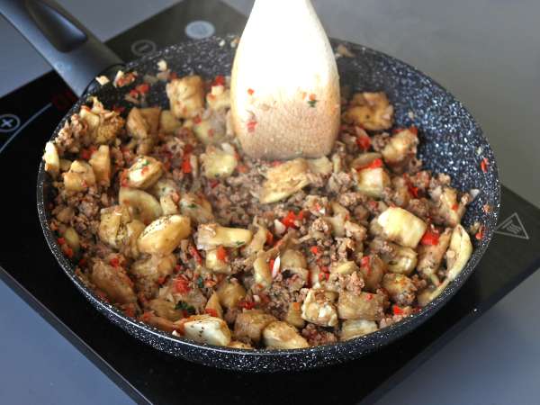Töltött padlizsán mozzarellával gratinálva - Előkészítés lépés 6