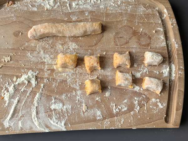 Krémes sütőtök gnocchi Philadelphiával és ropogós dióval - Előkészítés lépés 4