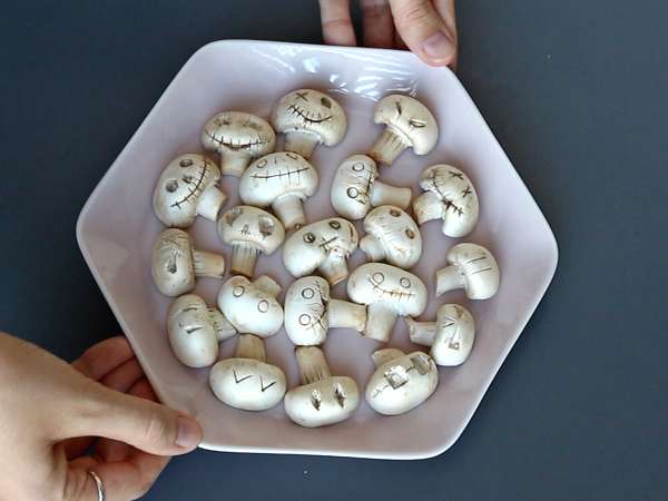 Halloweeni lepény gombával, fokhagymás és gyógynövényes sajttal - Előkészítés lépés 5