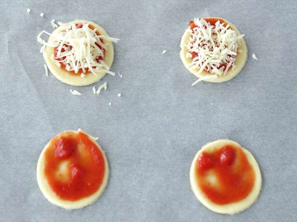 Mini pizzák leveles tésztával - Előkészítés lépés 2