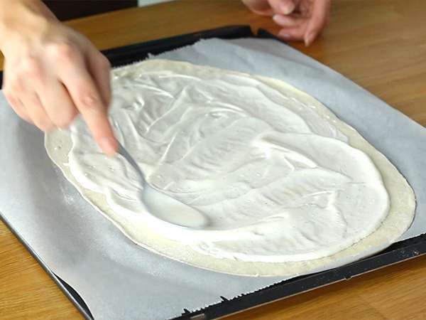 Flammekueche, elzászi flambírozott torta - Előkészítés lépés 2