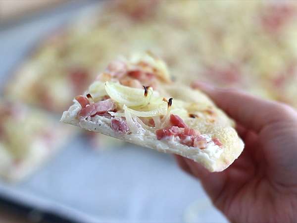 Flammekueche, elzászi flambírozott torta - Előkészítés lépés 6
