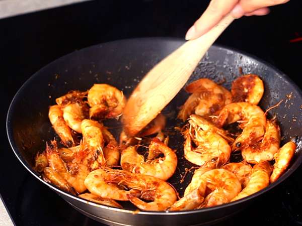 Garnélarák flambírozott whiskyben, a recept részletesen - Előkészítés lépés 2