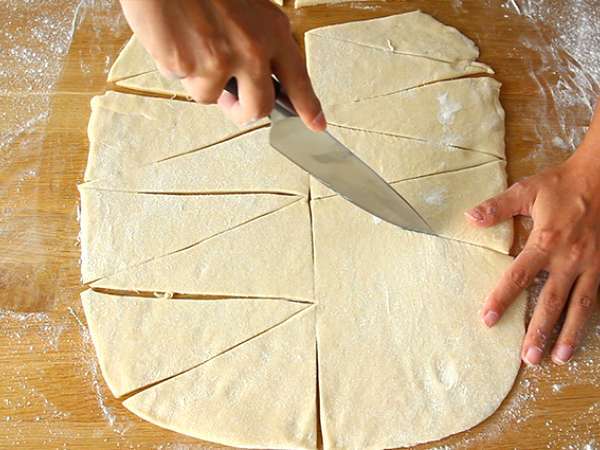 Croissant sűrített tejjel - Előkészítés lépés 4