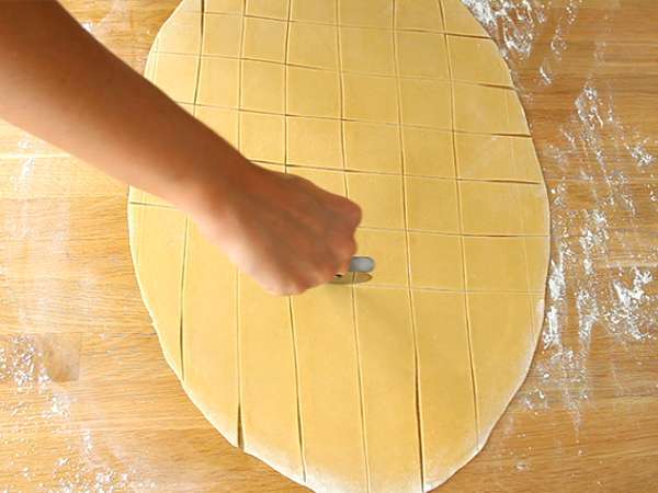 Tortellini parmezánnal, sonkával és bazsalikommal - Előkészítés lépés 5