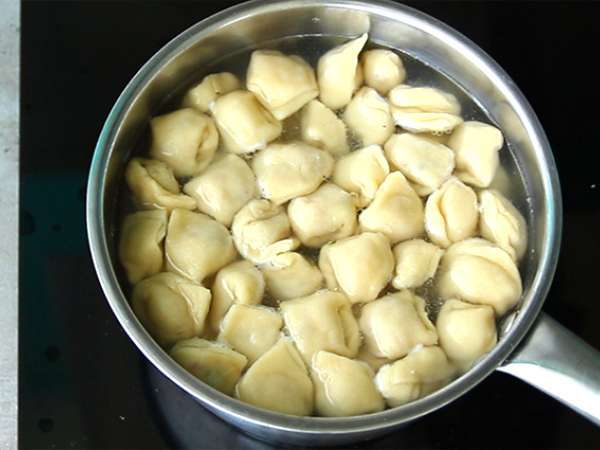 Tortellini parmezánnal, sonkával és bazsalikommal - Előkészítés lépés 8