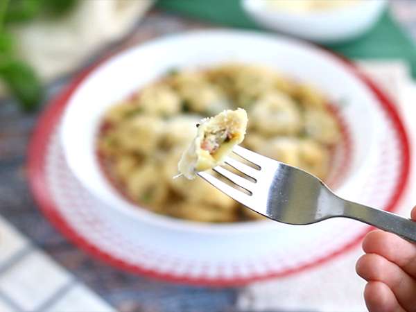 Tortellini parmezánnal, sonkával és bazsalikommal - Előkészítés lépés 9