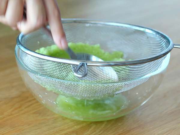 Tzatziki, a görög uborka és joghurt mártás - Előkészítés lépés 3