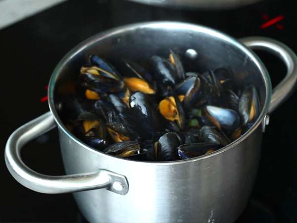 Moules marinières, egy egyszerű és finom recept - Előkészítés lépés 3