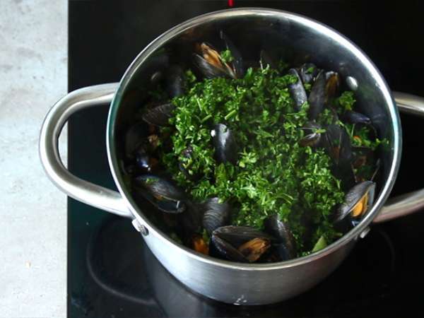 Moules marinières, egy egyszerű és finom recept - Előkészítés lépés 4