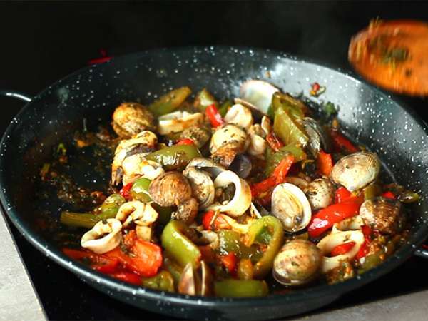 Tenger gyümölcsei paella - Előkészítés lépés 8