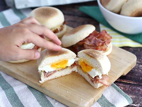 Tojás és bacon angol muffin - Előkészítés lépés 4