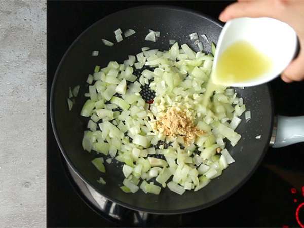 Express garnélarák curry kókusztejjel - Előkészítés lépés 1